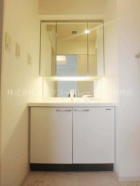 地下鉄七隈線 渡辺通駅 徒歩10分 15階建 築18年の内装写真