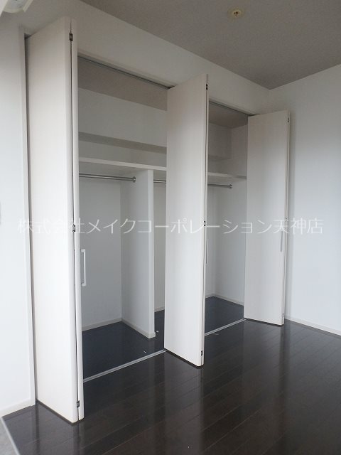 地下鉄七隈線 渡辺通駅 徒歩10分 15階建 築18年の内装写真