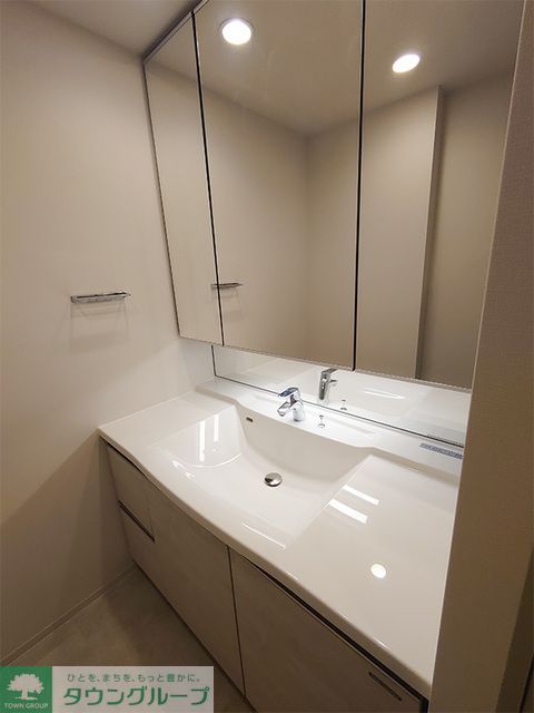 洗面設備　※写真は同タイプ住戸です。