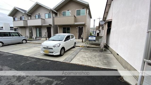 駐車場　駐車場