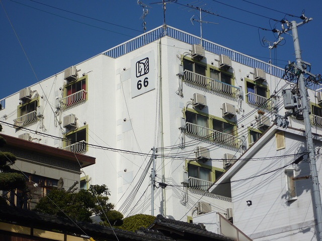 建物外観　真っ白の外観です♪