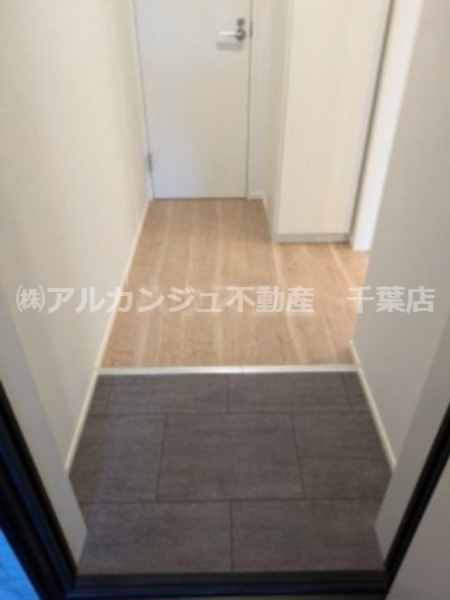 玄関　※同物件・同タイプの写真です。