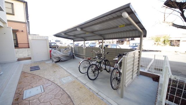 東武東上線 志木駅 バス乗車時間：10分 最寄りバス停で下車 徒歩3分 3階建 築13年の外観写真