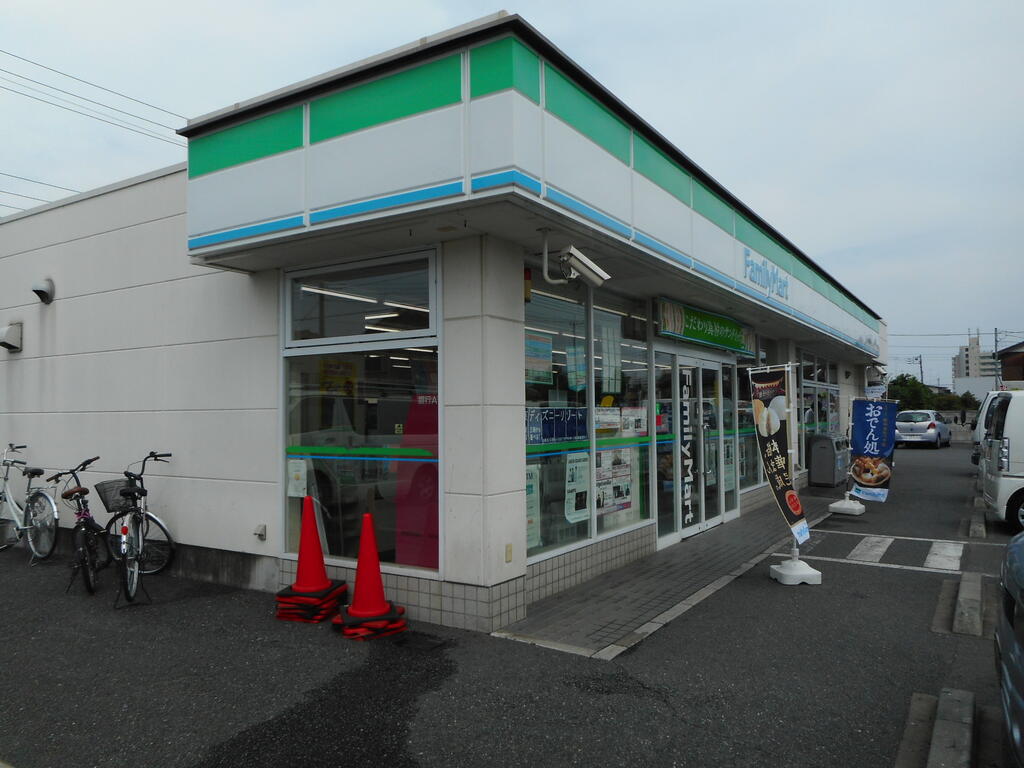 コンビニ　ファミリーマート大泉坂田店（コンビニ）まで389m