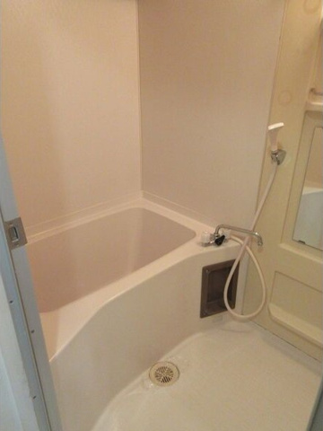バス・シャワールーム　※写真は同じマンションの違う部屋のものになります。