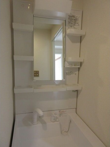 洗面設備　※写真は同じマンションの違う部屋のものになります。