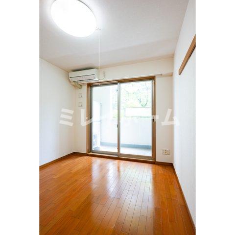 居室・リビング　同建物内、別のお部屋の参考写真になります。