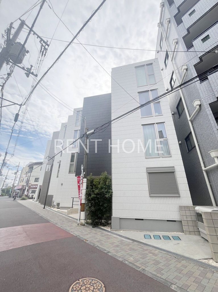 建物外観　鉄骨造の4階建てマンションです。