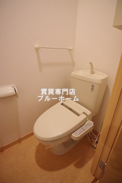 トイレ　温水洗浄便座付き！