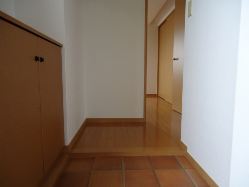 玄関　※同間取り別部屋のお写真です。