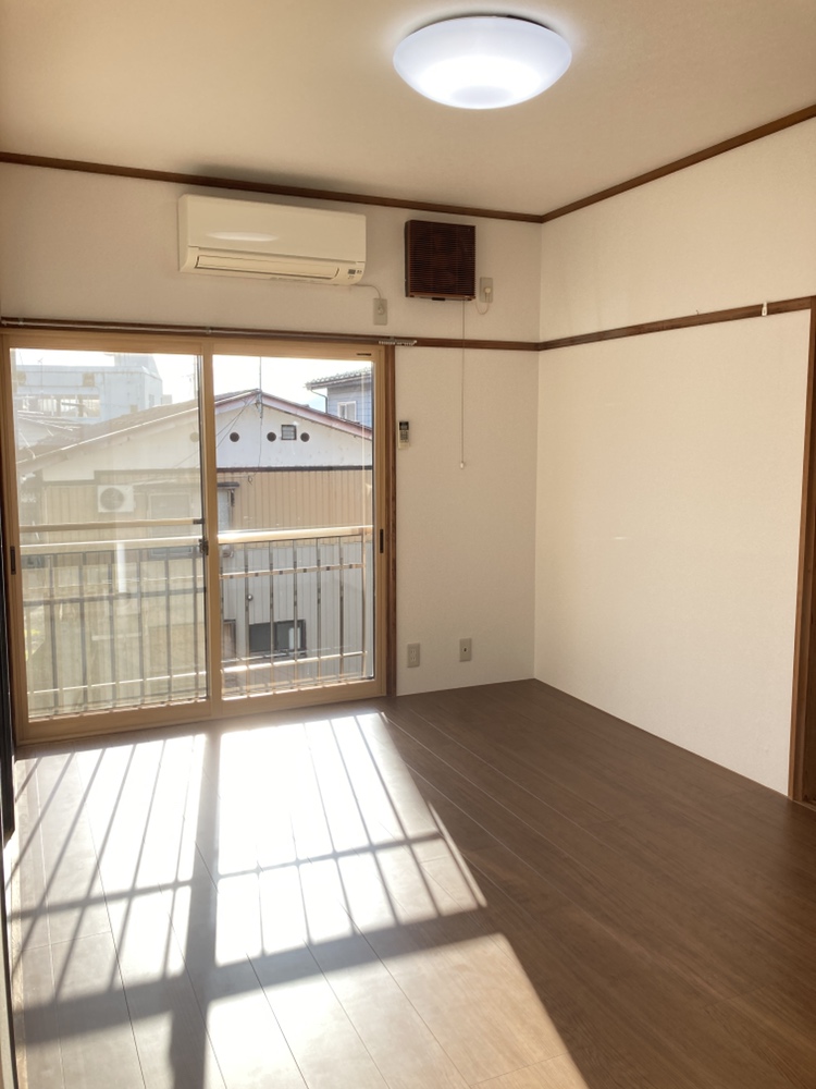 マンションさわやかの居間写真