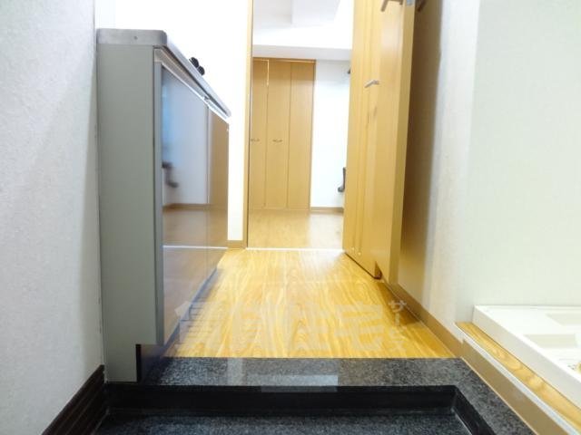 地下鉄御堂筋線 江坂駅 徒歩15分 8階建 築36年の玄関写真