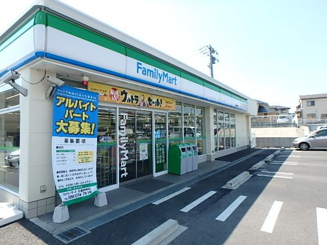 コンビニ　ファミリーマート 日進岩崎店（コンビニ）まで76m