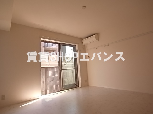 居室・リビング　ゆったり過ごせる居間です