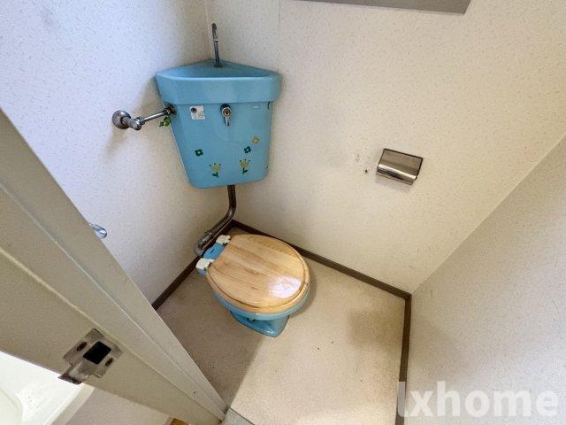 トイレ　落ち着いた色調のトイレです