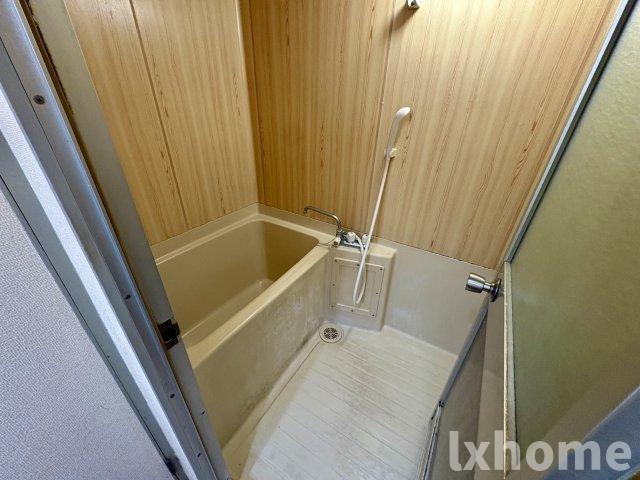 バス・シャワールーム　コンパクトで使いやすいお風呂です