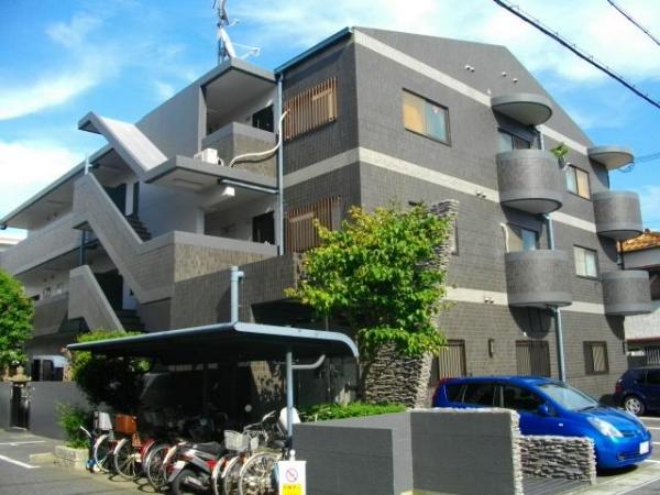建物外観　宅配BOX付きで不在時も便利！