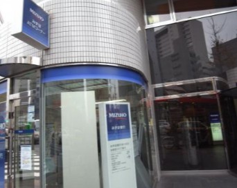 銀行　みずほ銀行新川支店（銀行）まで401m