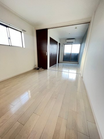 居室・リビング　ゆったり過ごせる居間です