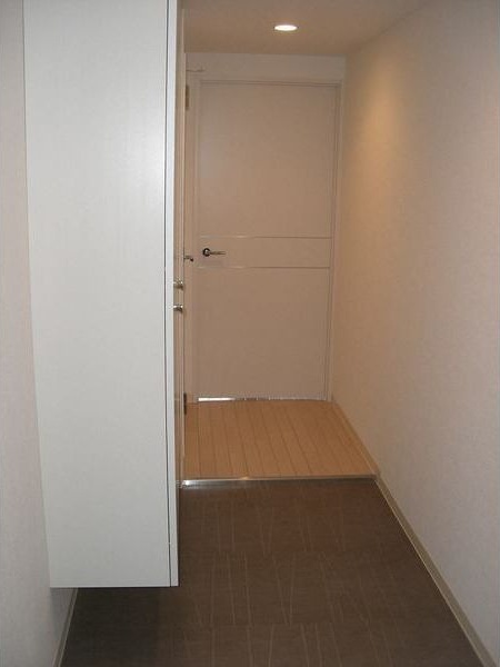 地下鉄東西線 白石駅 徒歩8分 4階建 築14年の玄関写真
