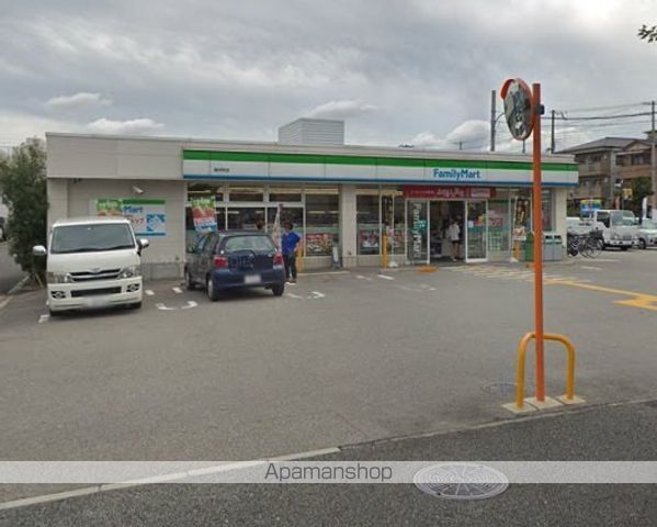 コンビニ　ファミリーマート（コンビニ）まで182m