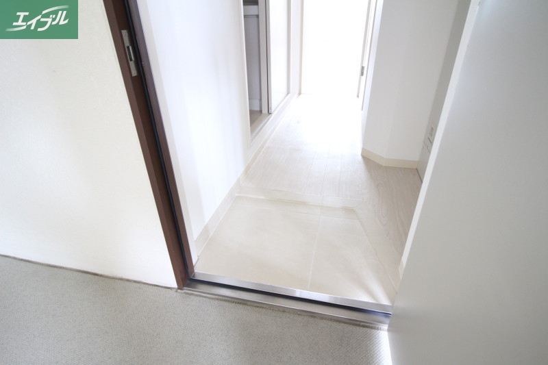 玄関　同物件別部屋の写真です