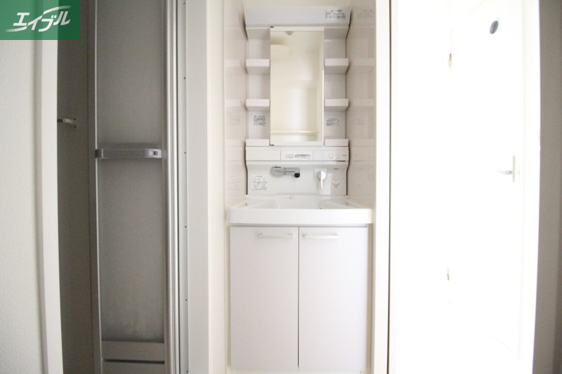 洗面設備　同物件別部屋の写真です