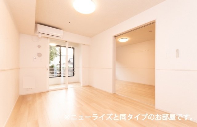ＪＲ宇都宮線 白岡駅 徒歩23分 2階建 新築の居間写真