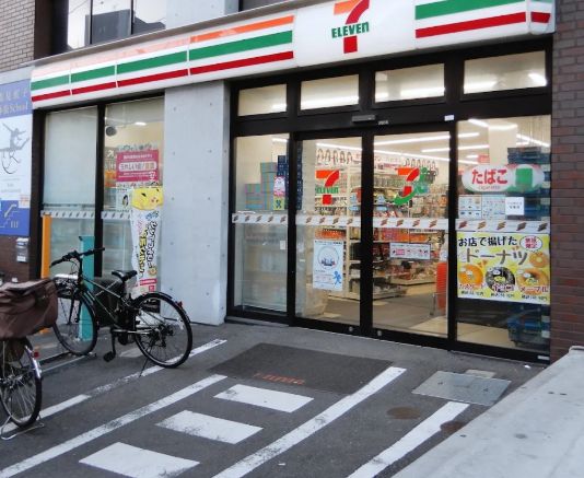コンビニ　セブンイレブン 市谷柳町店（コンビニ）まで259m