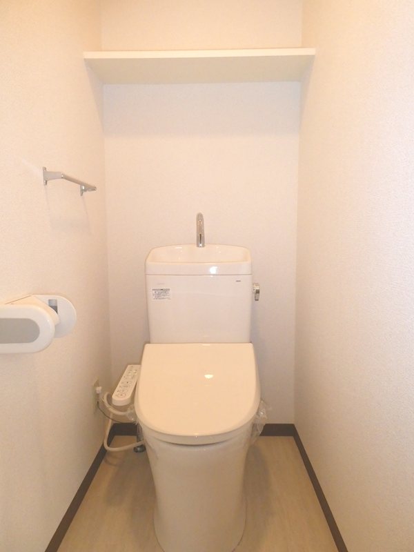 トイレ　ウォシュレット付き
