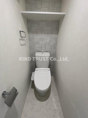 トイレ　落ち着いた色調のトイレです