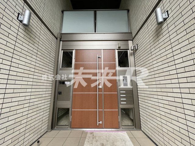 エントランス　※同一タイプのお部屋となります