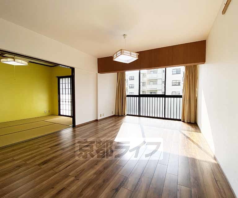 居室・リビング　落ち着いた雰囲気のお部屋です