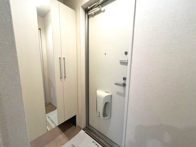 玄関　イメージとして同建物他部屋を表示しています