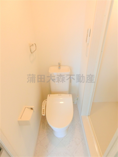 トイレ　温水洗浄便座付きのトイレ