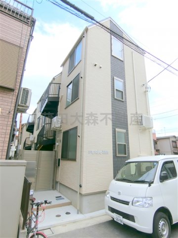 建物外観　2019年8月築　木造地上3階建て総戸数11戸　オートロック