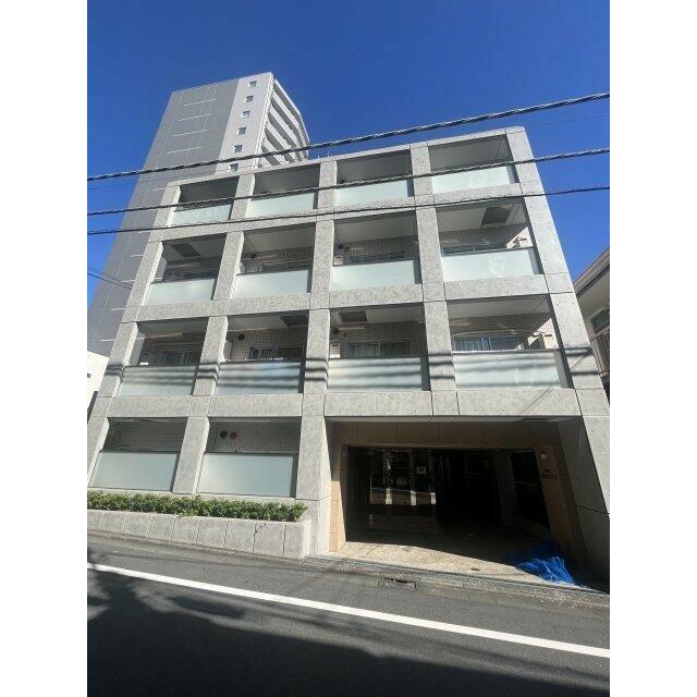 建物外観　鉄筋コンクリート造のがっちりとした建物。