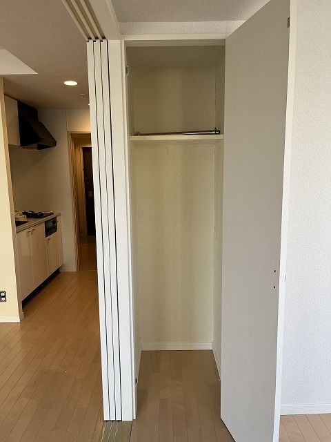 2面バルコニー NETフリー カスタリア初台 Lの内装写真