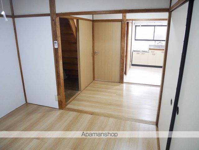 紫竹栗栖町藤原貸家の居間写真