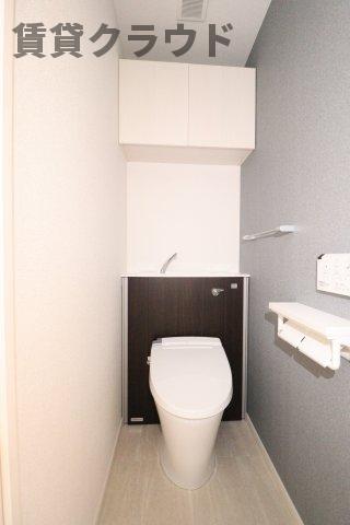 トイレ　収納もあって綺麗なトイレです！