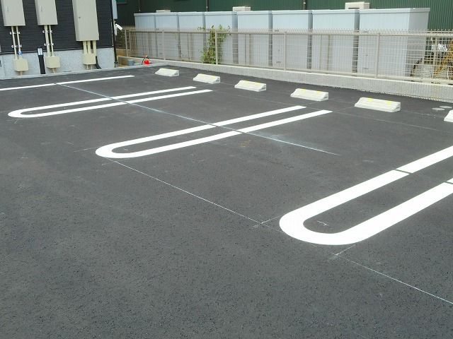 駐車場　駐車場があるので、車を買う予定の方も安心です