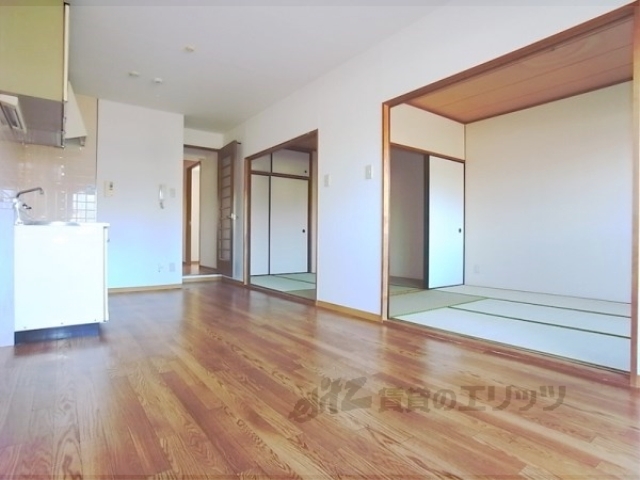 小西マンションの居間写真