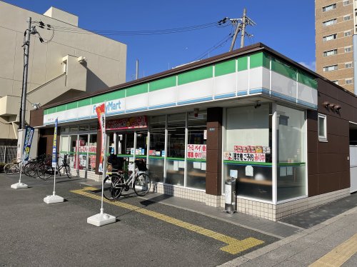 コンビニ　ファミリーマート 京阪本通二丁目店（コンビニ）まで124m