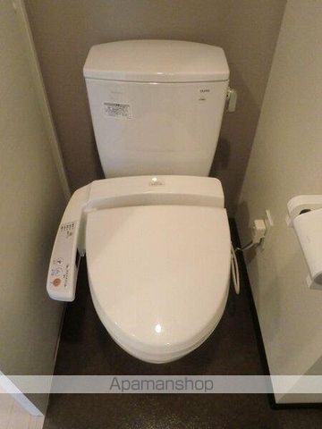 ブルーライン 伊勢佐木長者町駅 徒歩3分 11階建 築18年のトイレ写真
