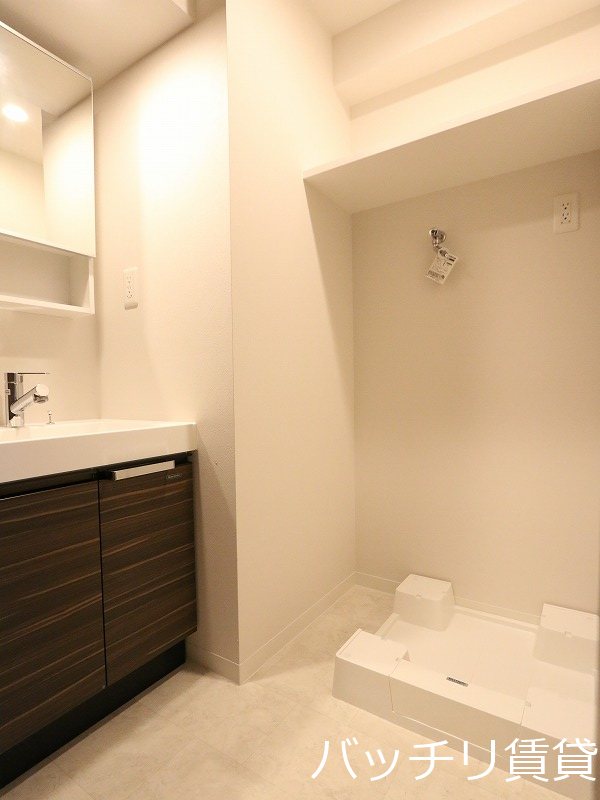 洗面設備　※同マンション別部屋写真のため、現状優先。