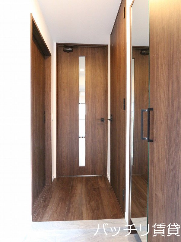 玄関　※同マンション別部屋写真のため、現状優先。