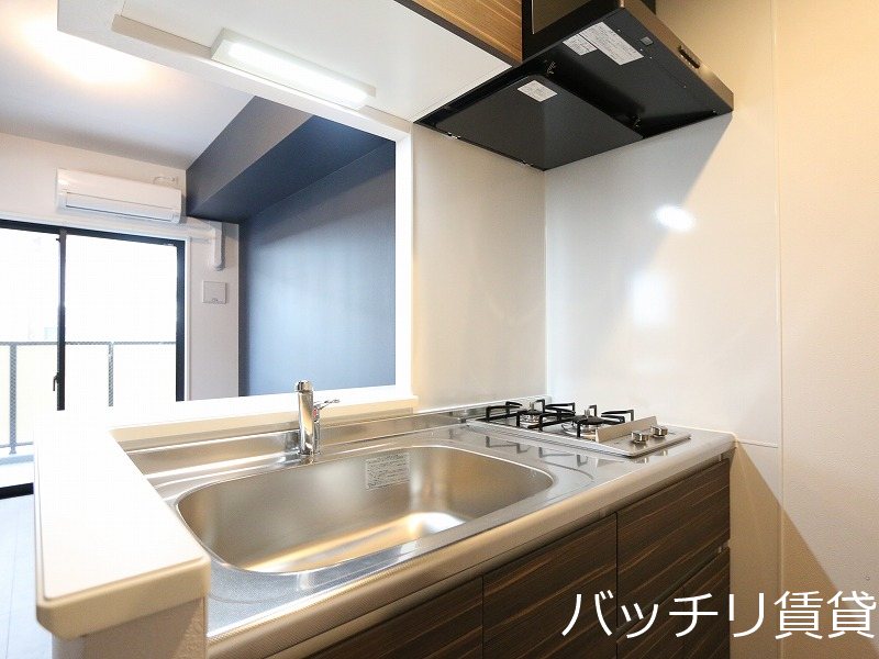 キッチン　※同マンション別部屋写真のため、現状優先。