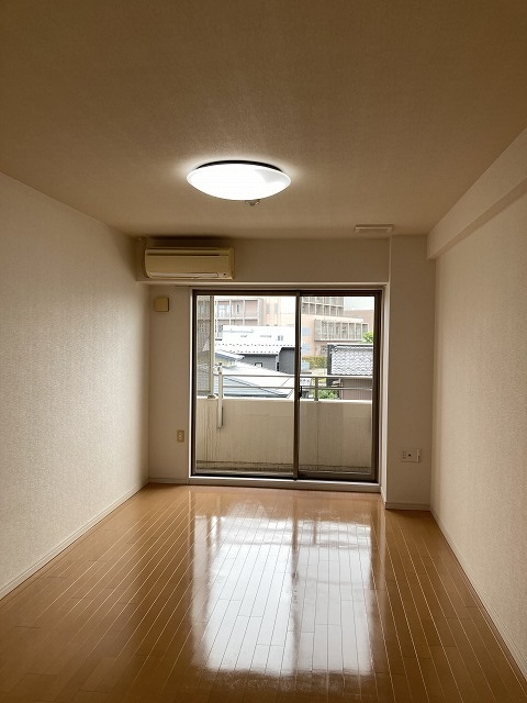フレリア志比口の居間写真