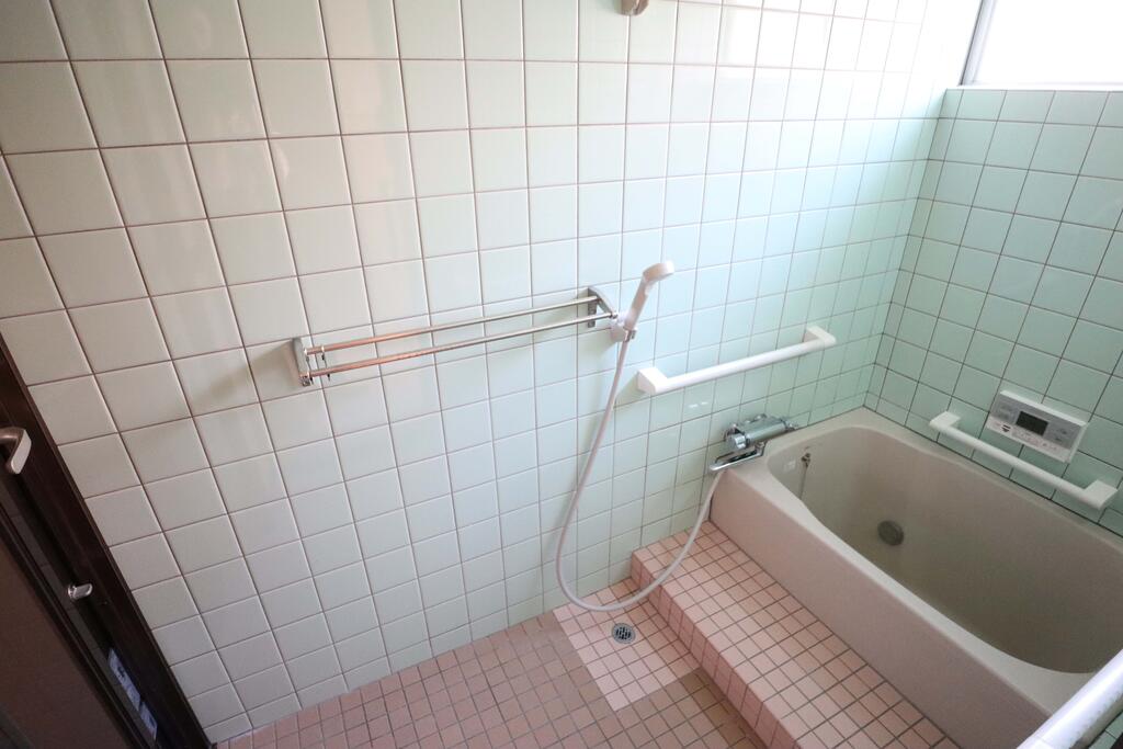 中万々戸建の風呂写真