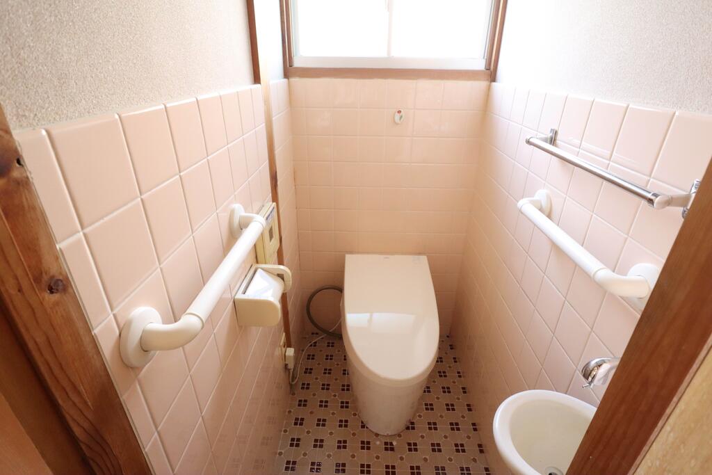 中万々戸建のトイレ写真